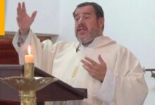 El padre Oscar Ossola.