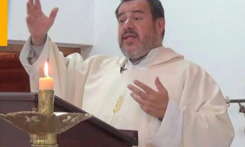 El padre Oscar Ossola.