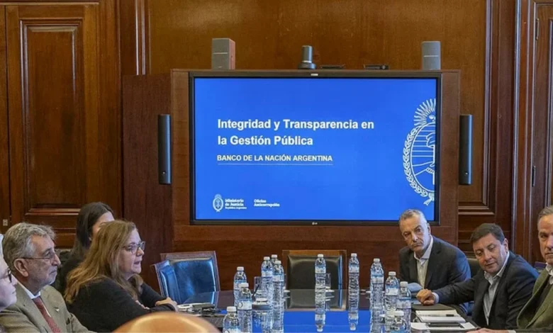 La Oficina Anticorrupción presentó una guía para promover la transparencia en el sector público