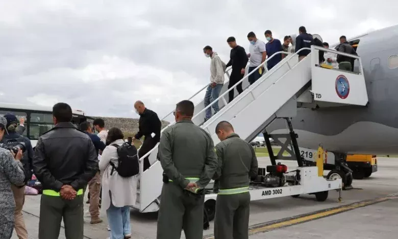 Llegaron a Ezeiza los diez argentinos deportados desde Estados Unidos