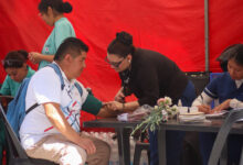 Personal de la Cruz Roja en Plaza 9 de Julio durante el Milagro. Foto: Diego Chalom - NDS