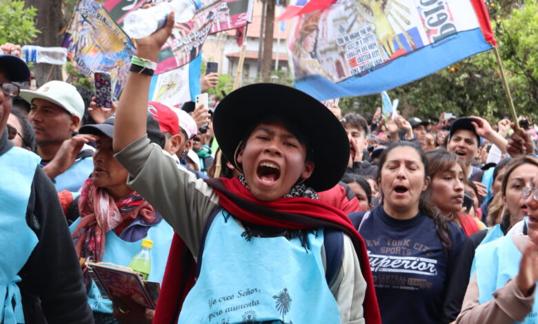 El cansancio no cuenta a la hora de llegar a los pies del Señor y la Virgen del Milagro. (Foto ND - Diego Chalom).