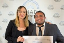 Issa junto a la Senadora Sagasti.