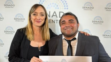 Issa junto a la Senadora Sagasti.