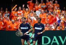 Horacio Zeballos y Andrés Molteni ganaron y metieron a la Argentina en el Final 8 de la Copa Davis (Foto: Reuters/Piroschka Van De Wouw)