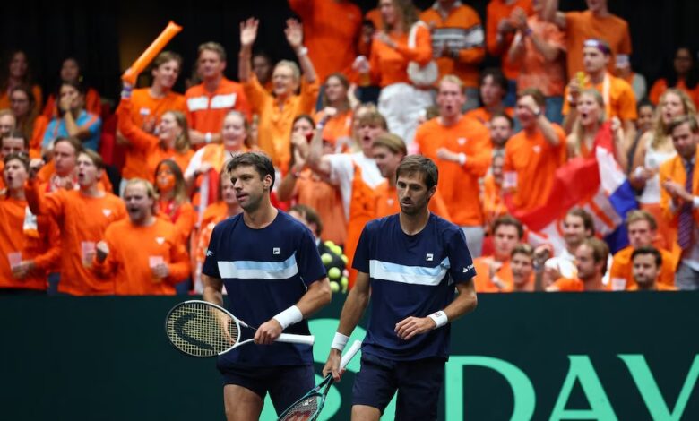 Horacio Zeballos y Andrés Molteni ganaron y metieron a la Argentina en el Final 8 de la Copa Davis (Foto: Reuters/Piroschka Van De Wouw)