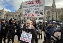Jubilados retoman la marcha semanal frente al Congreso por mejoras salariales