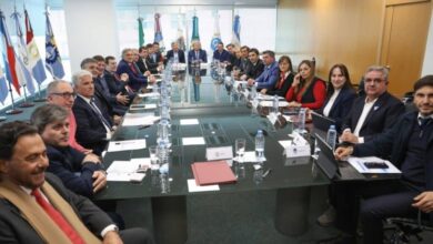 Nación busca reunirse con los gobernadores para frenar la limitación al uso del DNU