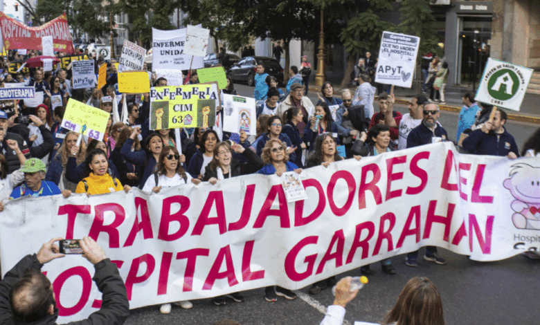 Trabajadores del Garrahan inician paro tras veto presidencial a la emergencia pediátrica