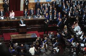 Legislativos exigen que el auxilio financiero de EE.UU. debe pasar por el Congreso