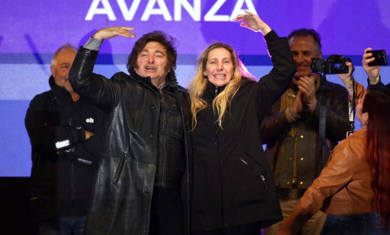 Javier y Karina Milei buscan revertir en octubre los resultados de la última elección (REUTERS/Agustin Marcarian)