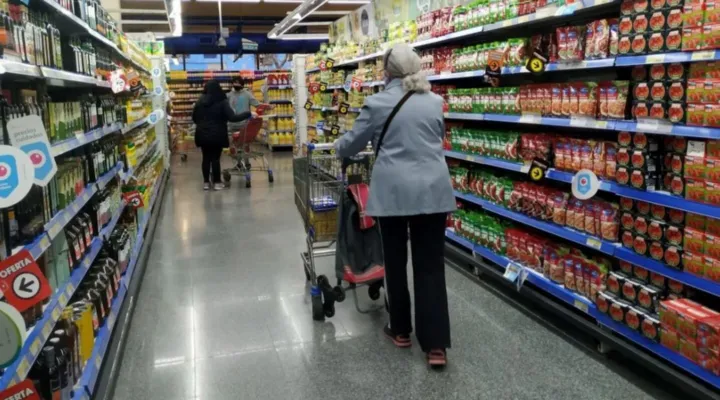 Nación amplía descuentos para jubilados en supermercados y farmacias
