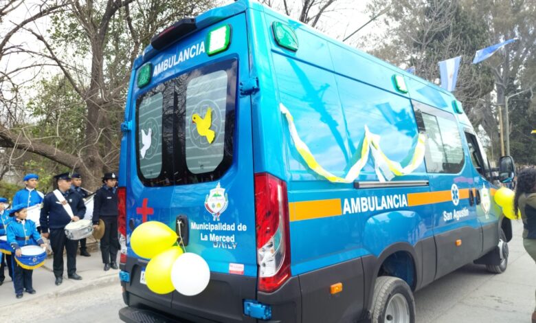 La ambulancia presentada por la Municipalidad.