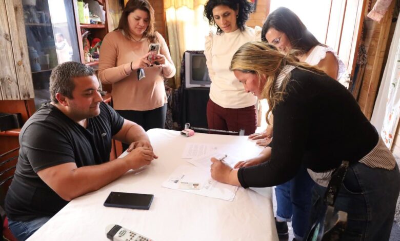 El intendente junto con Olga Brito.