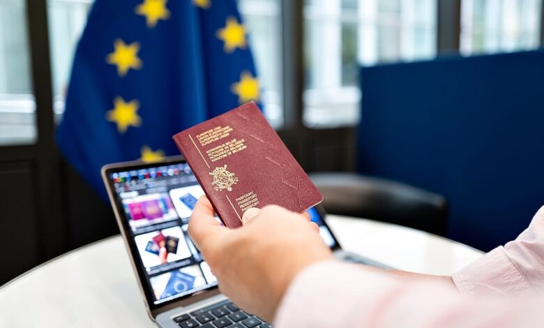 Nuevo control de la UE limita sellados manuales a viajeros no europeos