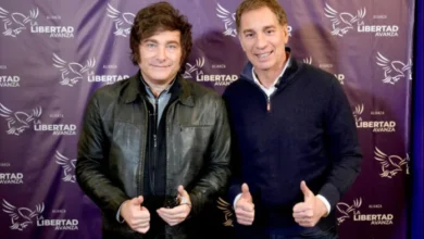 Referente de la Libertad Avanza agrede a mujer en acto de campaña