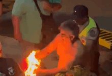 El hombre que prendió fuego una remera.