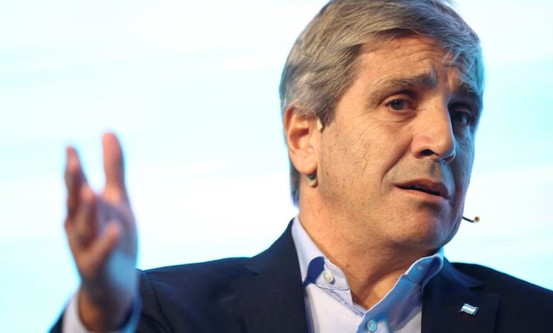 El ministro de Economía, Luis Caputo, volvio a remarcar que no habrá cambios en el esquema de bandas cambiarias que rige hoy REUTERS/Agustin Marcarian