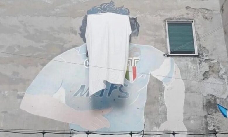 Comerciantes de Nápoles taparon el mural de Maradona como forma de protesta