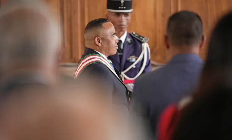 El coronel Randrianirina asumió como presidente interino de Madagascar tras golpe de estado contra Rajoelina