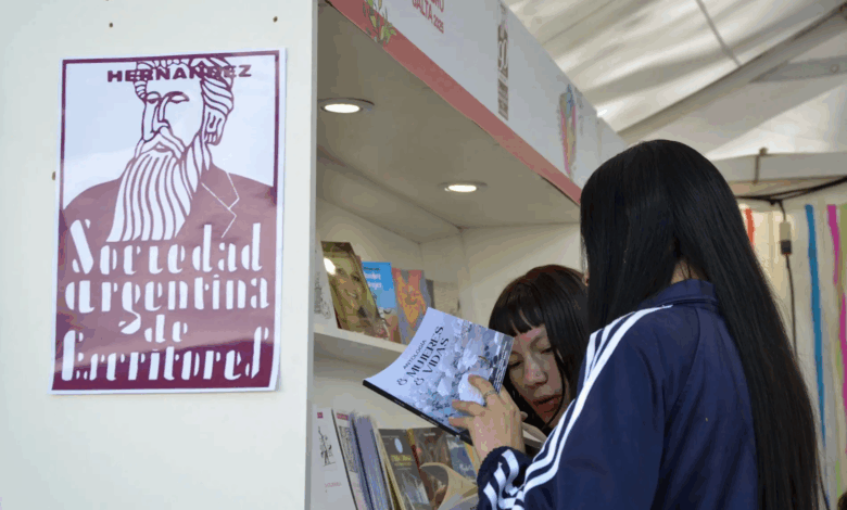 La Feria del Libro contó con amplia convocatoria.
