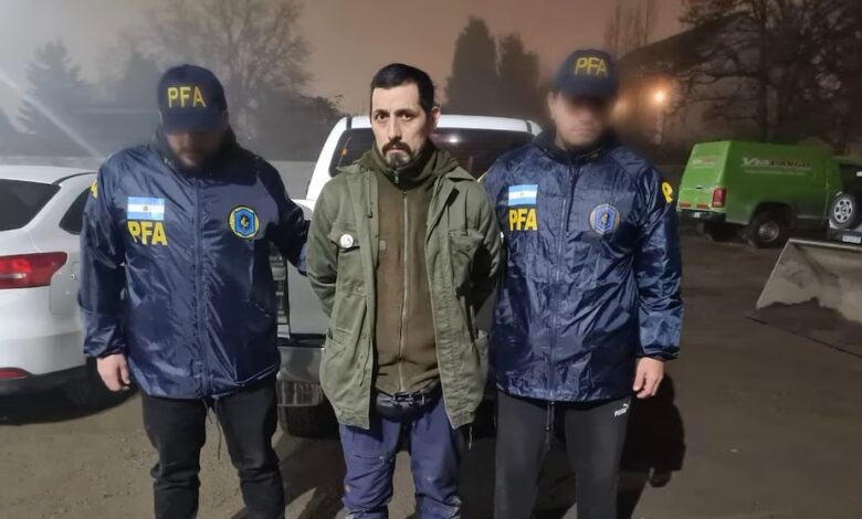 Facundo Jones Huala, cuando fue detenido por agentes de la Policía Federal Argentina (PFA)