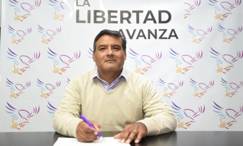 Lucho Ontiveros, el puntero de Sebastián Pareja que es el foco de las críticas