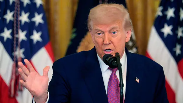 Trump amenaza con despidos para frenar el shutdown