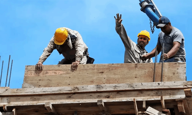 Caída de la construcción.