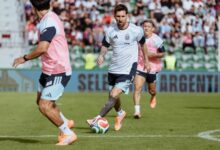 Messi fue ovacionado en la práctica abierta en Elche.