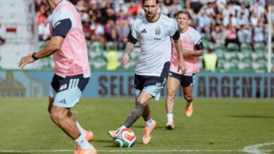 Messi fue ovacionado en la práctica abierta en Elche.