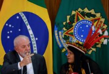 El presidente de Brasil, Luiz Inácio Lula da Silva, y la ministra de Asuntos Indígenas, Sonia Guajajara. Foto: Infobae