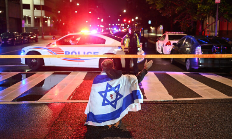 Estados Unidos paraliza trámites migratorios para afganos tras tiroteo en Washington