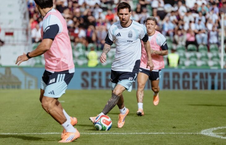 Messi fue ovacionado en la práctica abierta en Elche.