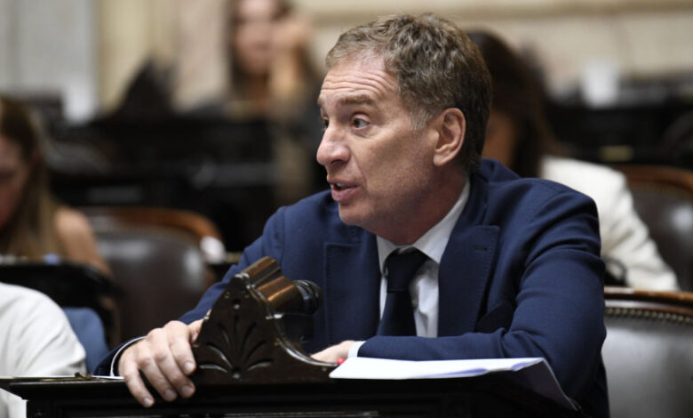 Santilli advirtió recortar fondos de financiamiento universitario y discapacidad