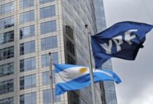 Demandan y piden que funcionarios argentinos entreguen sus celulares en el juicio por YPF