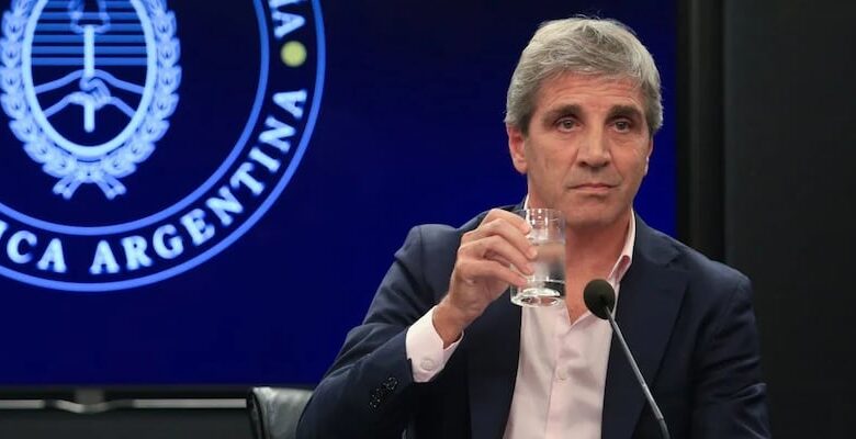 Caputo anunció que Banco Nación podrá recibir "dólares del colchón" tras la Ley de Inocencia Fiscal