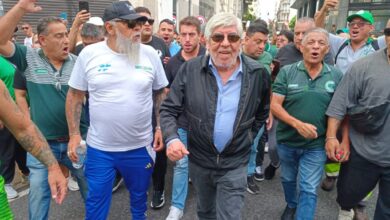 Moyano exigió reabrir las paritarias a las pymes del transporte con un aumento del 20%