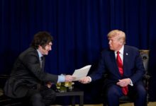 El mandatario argentino junto a su par estadounidense, Donald Trump (REUTERS/Al Drago)