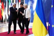 De izquierda a derecha, el presidente del Consejo Europeo, Antonio Costa, el presidente de Ucrania, Volodimir Zelensky, y la presidenta de la Comisión Europea, Ursula von der Leyen (AP/Omar Havana, Archivo)