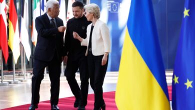 De izquierda a derecha, el presidente del Consejo Europeo, Antonio Costa, el presidente de Ucrania, Volodimir Zelensky, y la presidenta de la Comisión Europea, Ursula von der Leyen (AP/Omar Havana, Archivo)