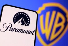 Los logotipos de Paramount y Warner Bros aparecen en esta ilustración tomada el 8 de diciembre de 2025. REUTERS/Dado Ruvic/Illustration
