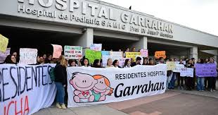 El Hospital Garrahan convocó a una concentración de urgencia tras despidos de 70 trabajadores