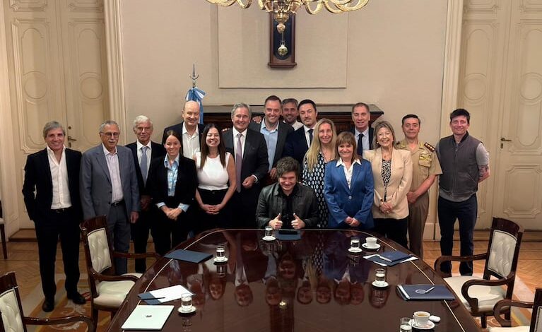 Gobierno oficializó suba salarial para ministros y secretarios excluyendo a Milei y Villarruel