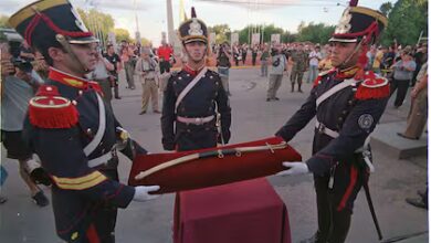 Familiares de Manuela Rosas piden frenar el traslado del sable de San Martín