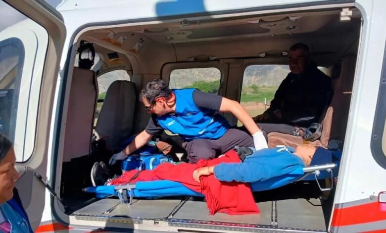 Trasladan al Hospital San Vicente de Paul de Orán a la joven rescatada de las montañas de Iruya