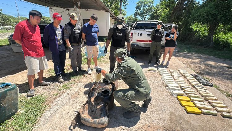 Gendarmería Nacional incautó más de 65 kilos de cocaína de una camioneta sobre la RN 34