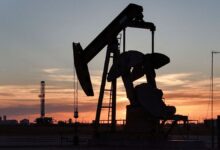 EE.UU. suspendió temporalmente sanciones petroleras para estabilizar el mercado mundial del crudo