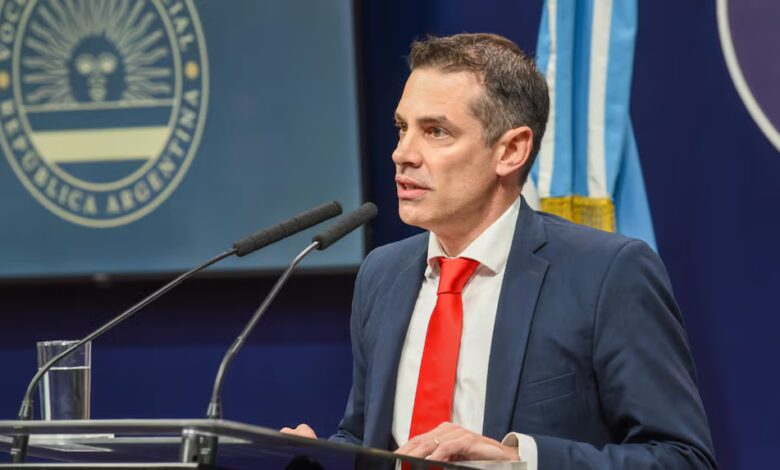 Sebastián Amerio como procurador del Tesoro.