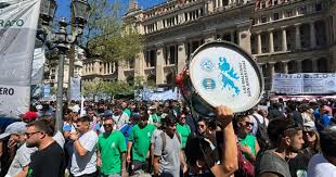 La CGT se movilizó a los Tribunales para judicializar la reforma laboral impulsada por el Gobierno